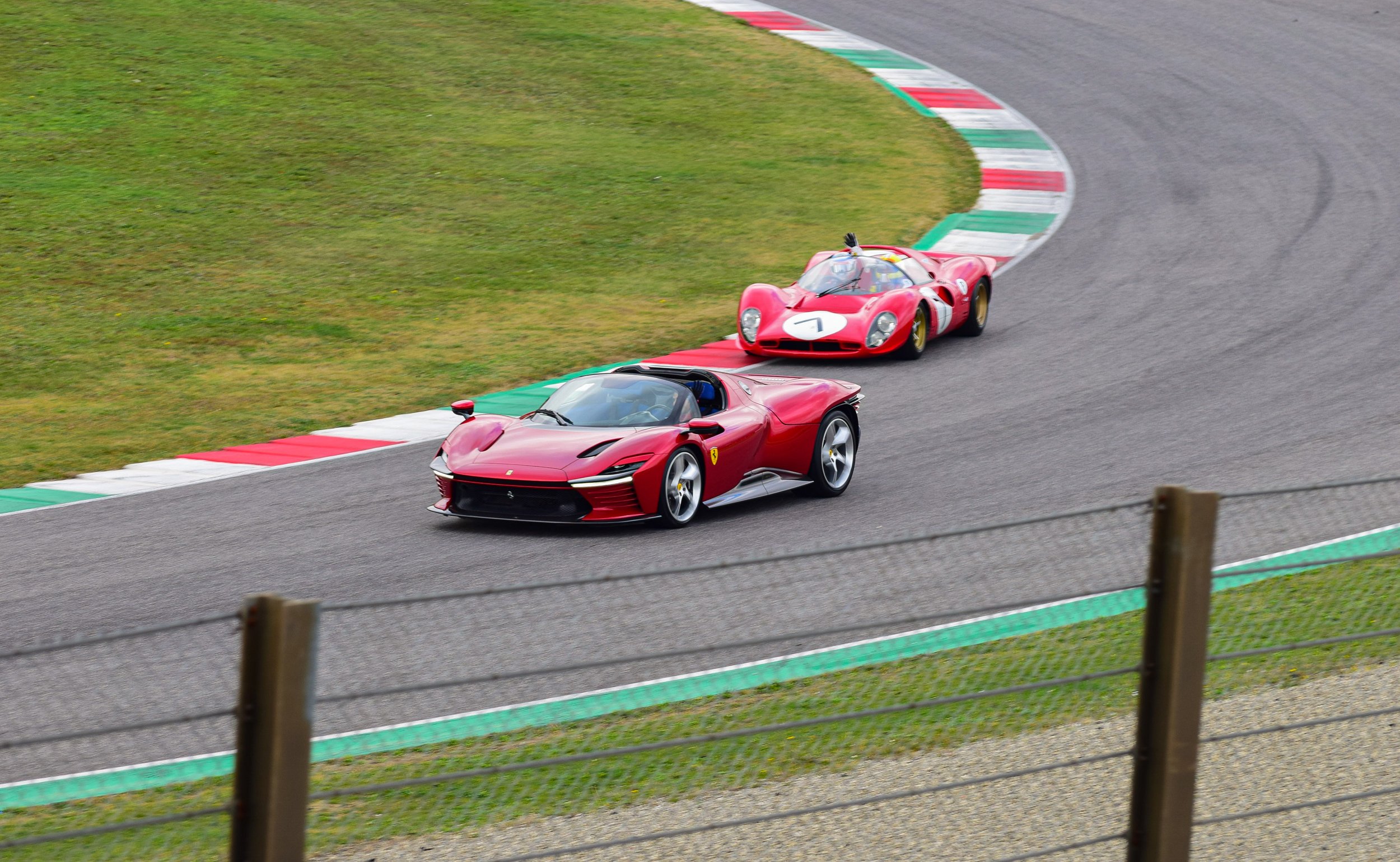Ferrari Daytona SP3, Ferrari 330 P4 - Mugello Circuit