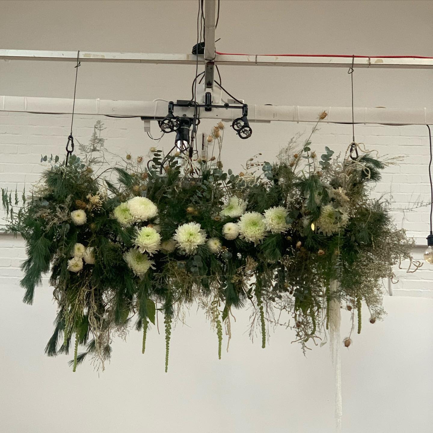 Last job of the year! Hanging arrangement for @christchurchlondon using a mixture of dried and fresh blooms in green, white and woody tones ❄️❄️❄️