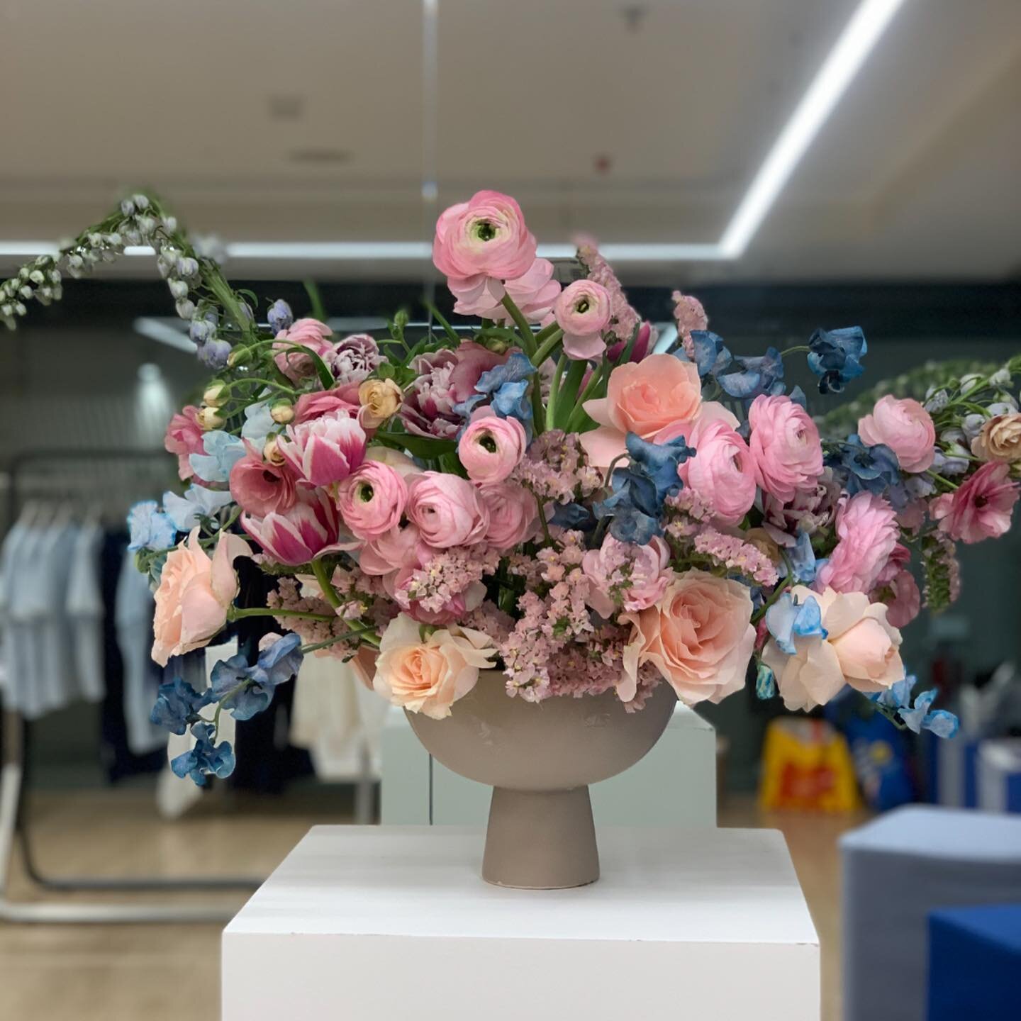 Spring blooms for ASICS last April 🌸🥚👟

@asicsrunning #nothingfeelsbetter #asicsrunning #londonflorist #london #flowers #springblooms #englishblooms #florist #floralevent