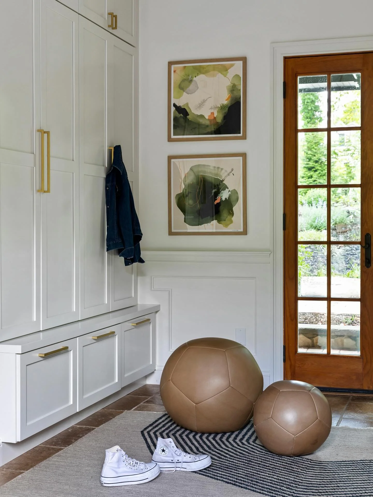 We love creating bespoke built-in moments that bring less clutter and more calm 🌑 proving family-friendly can still be polished and chic. 

#interiordesign 
#builtincabinets 
#mudroomdesign 
#thayerwoodshomeandstyle 

Photography: @jgoetzphotography