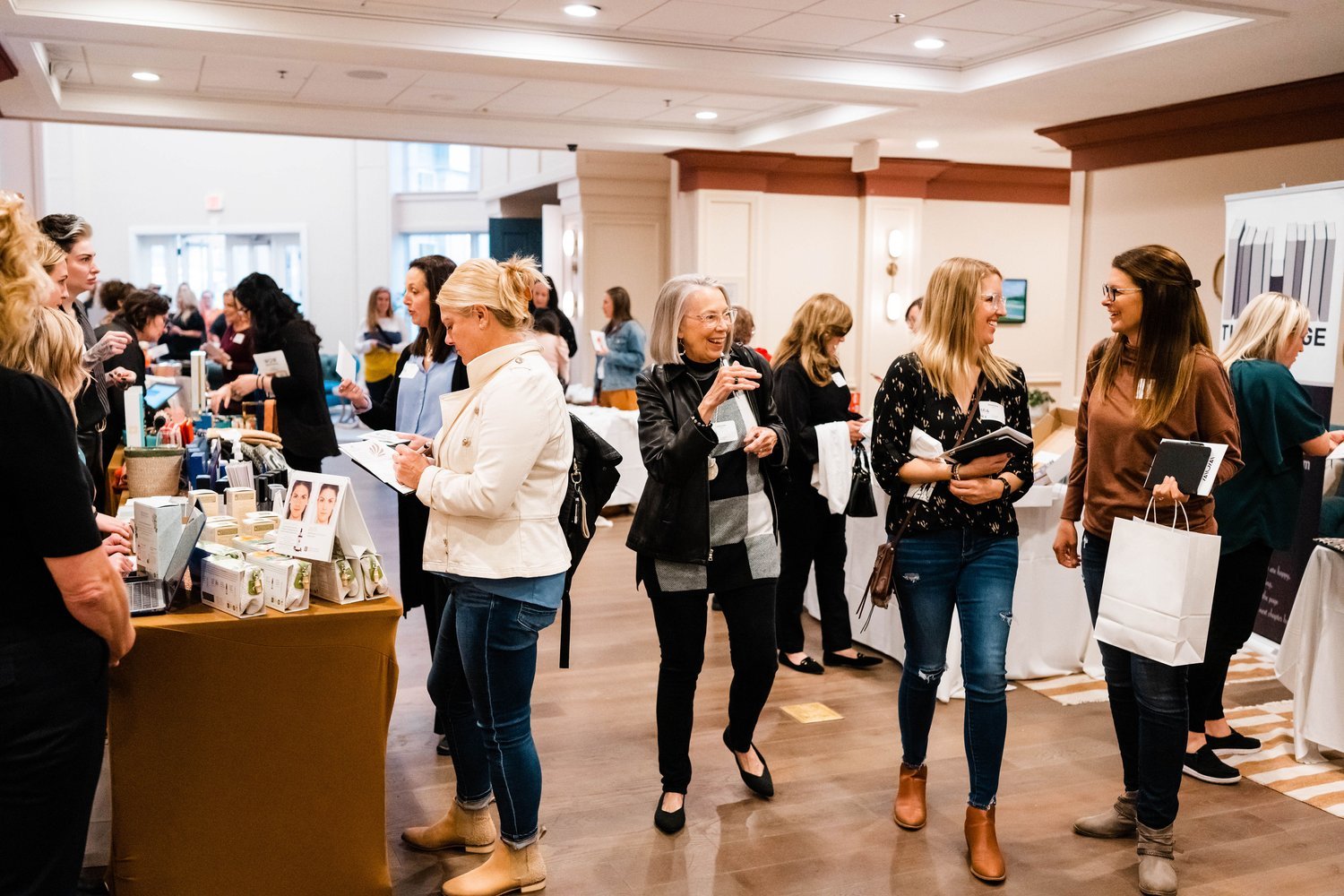 LAST CHANCE! ⏰

Don't miss out - ticket sales for BE Legendary close TOMORROW AT NOON! Join us Thursday evening from 5:00-9:00 PM at the Westfield Washington Public Library for an evening of shopping, connection, and inspiration 🩷 

Registration che