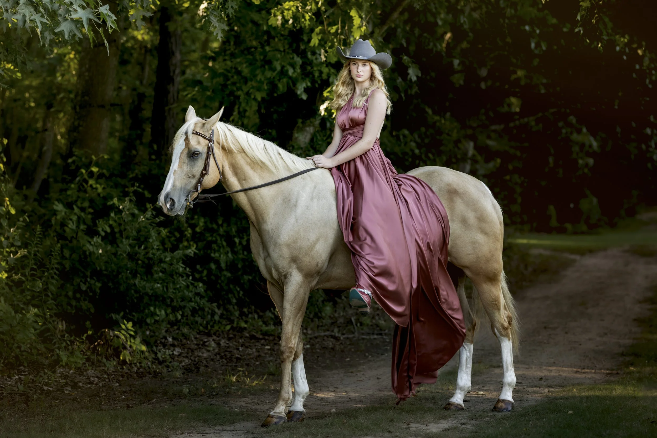 SENIOR_25_26_AVA070032-Edit-Edit-9.JPG