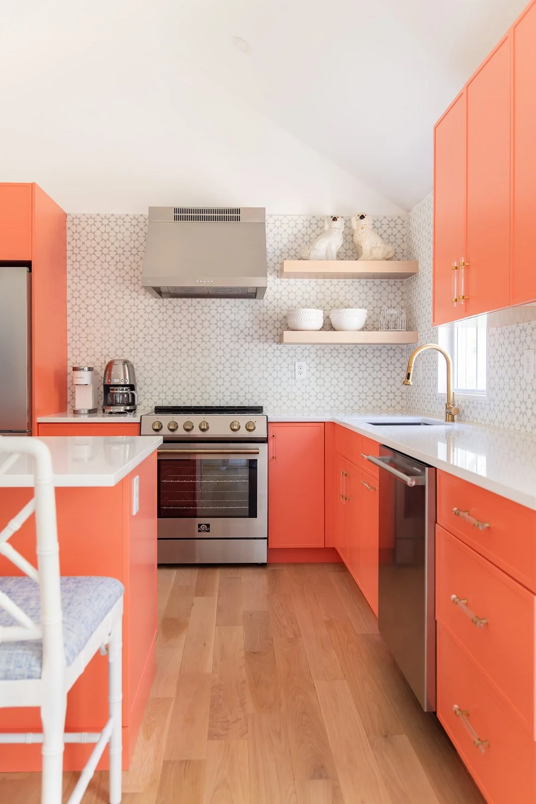 Taking the #preppyhollowhouse from closed off to coral