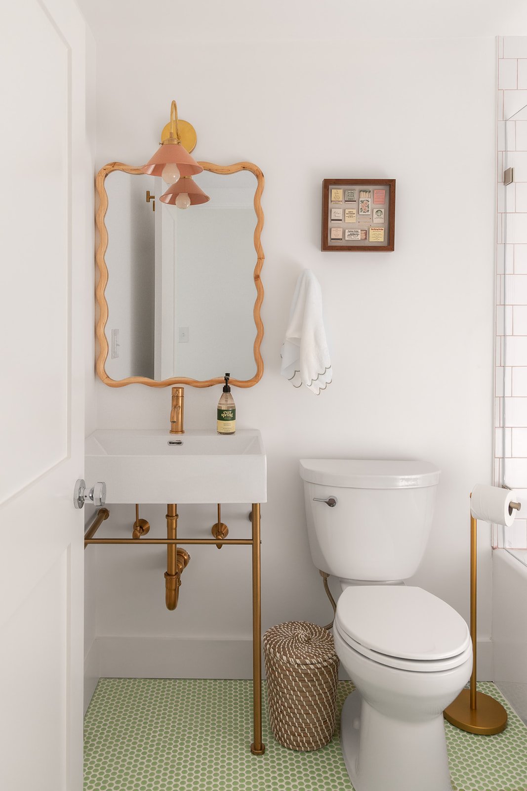 Pink and green, it’s a #preppyhollowhouse thing