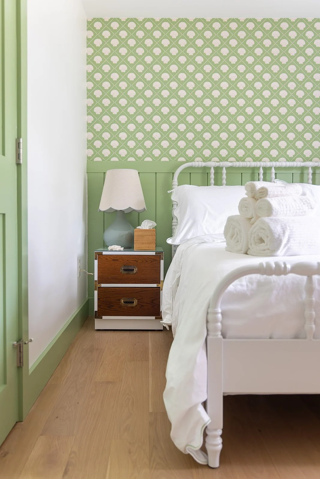 Preppy Hollow House Bedroom Wallpaper After.jpg