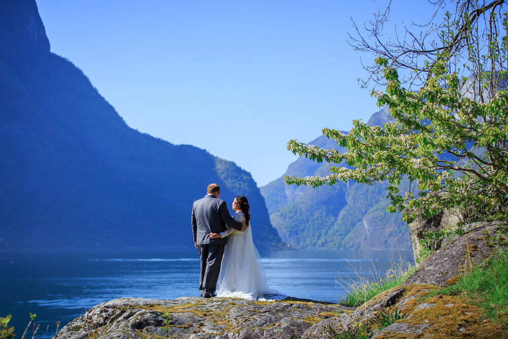 Flåm-Weddings-&-adventure-elopements-destination-7.jpg