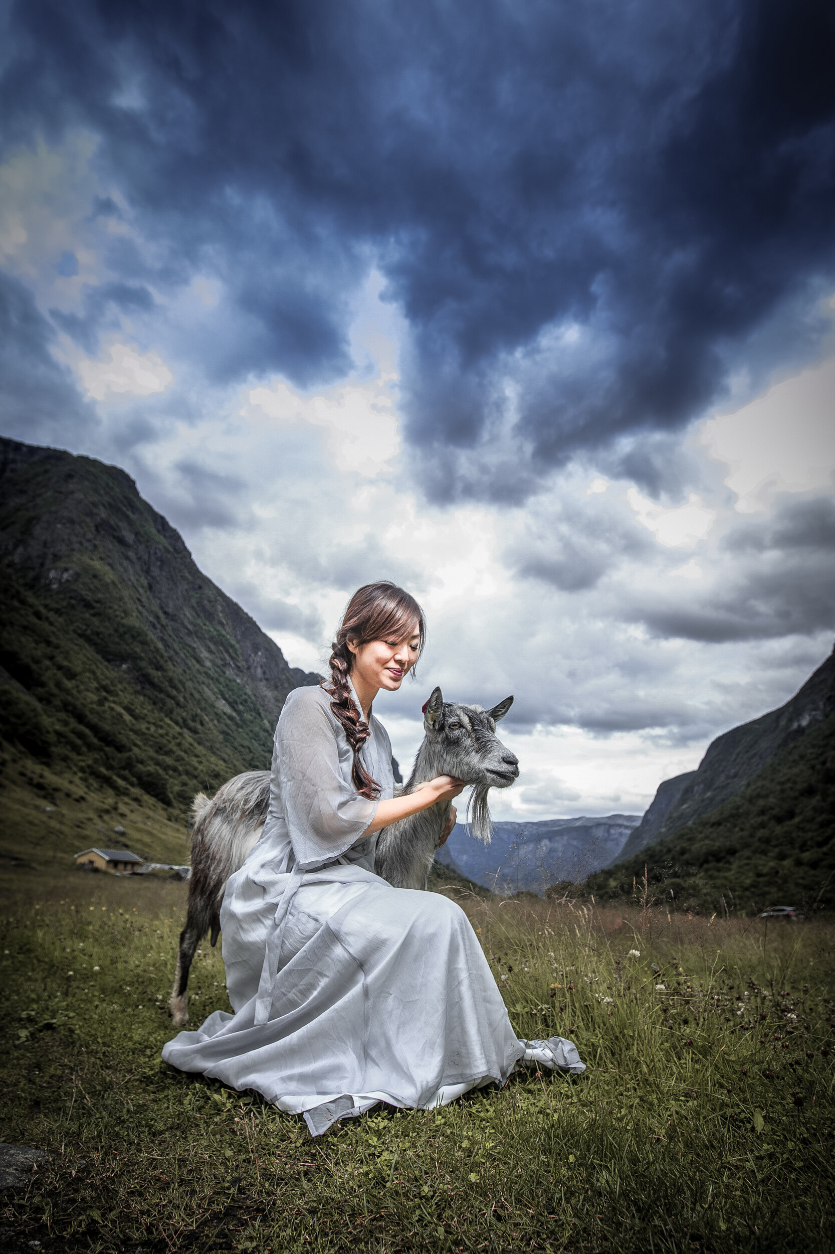 Undredal-Elopement-photography-with-goats-2.jpg