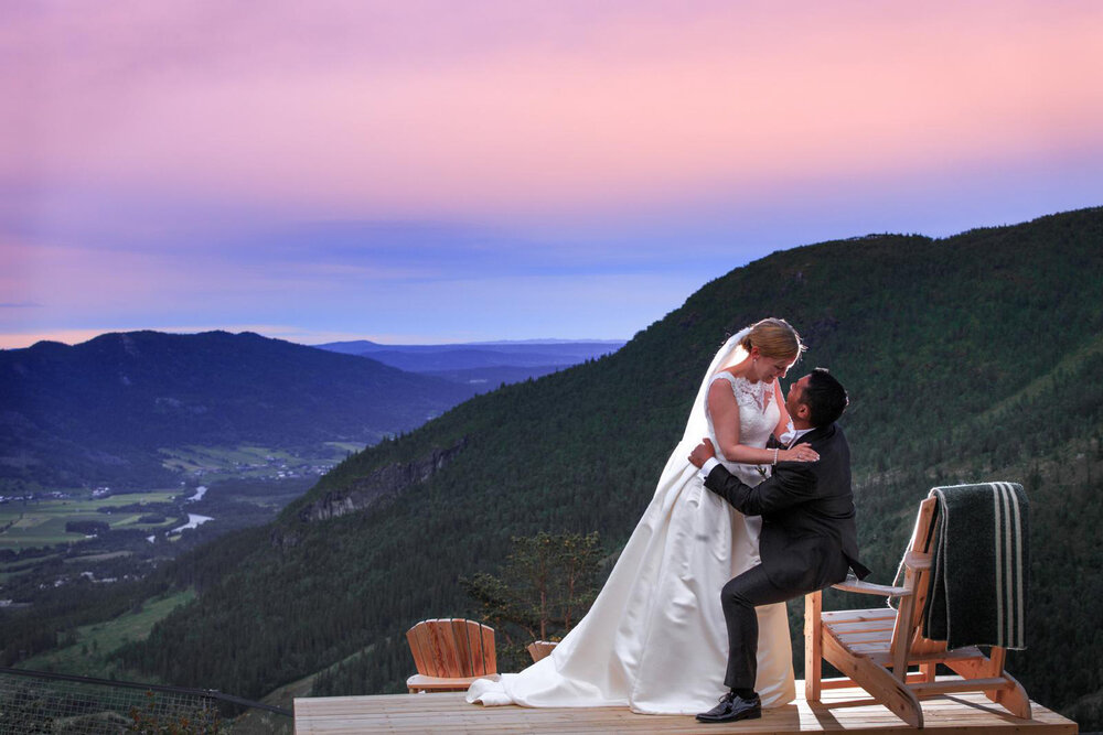 Wedding-at-Skarsnuten-Hotel-Hemsedal-at-Sunset-Sophisticated-wedding-venue-1.jpg