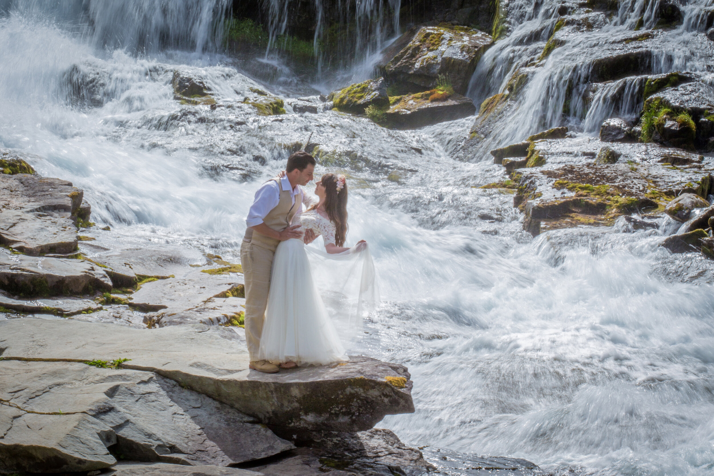 Rivers-&-Waterfalls-Outdoor-adventure-elopements-1.jpg
