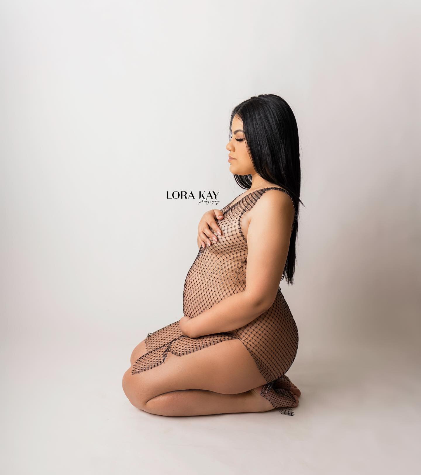🖤✨✨#pregnantandperfect #maternityphotography #lorakayphotography #lorakayphotos #explore #explorepage #allrightsreserved #maternityfashion #amternityshoot #pregnancy #pregnancyphotos
