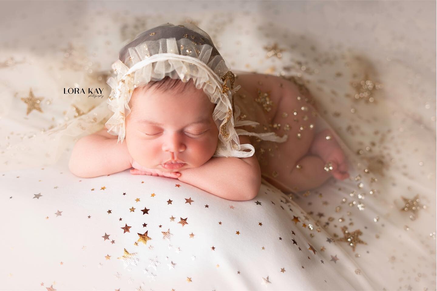 You are the brightest star ⭐️ ✨ 
#newborn #newbornphotography #njnewbornphotographer #lorakaynewborn #lorakayphotography #stars #twinkletwinklelittlestar #babygirl #njphotographer #flphotographer #explore #explorepage #babyfever #gold #sweetbabygirl