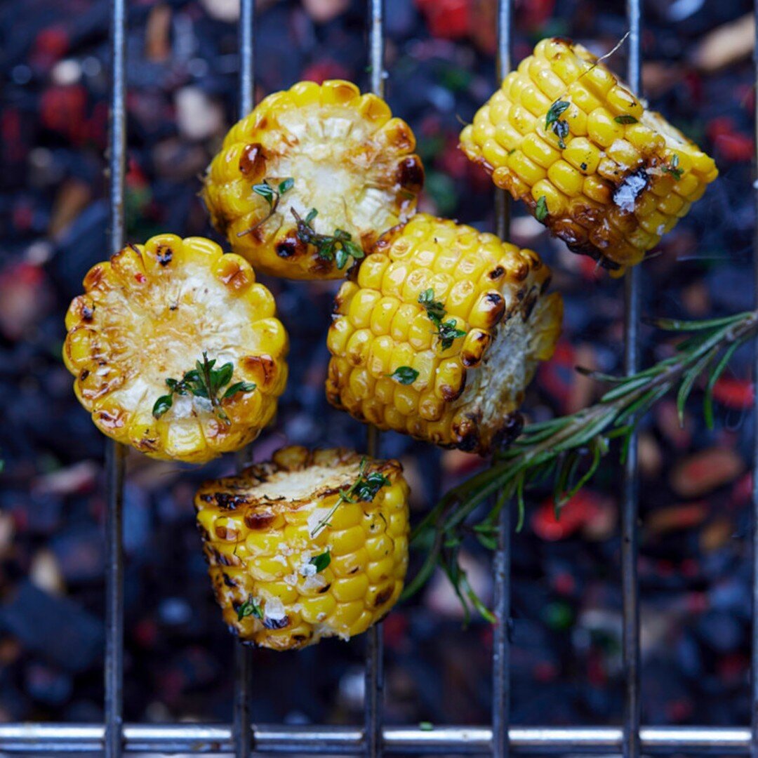 That moment when the sides outweigh the mains! 

Our photographers have a way of making vegetables the showstoppers of the meal. 

Photographer Frank Weymann shot this corn 🌽on the cob on a grill grate over a hot bed of coals brushed with butter and