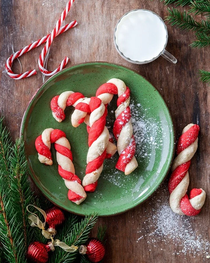 ✨Day 18 of 24 days of Holiday Cookies! ✨
📷13677620 &copy;StockFood/Irina Meliukh 
#linesangles #stockphotography #imagelicensing #artbuyer #holidaycookie #christmascookie 
@saharisha