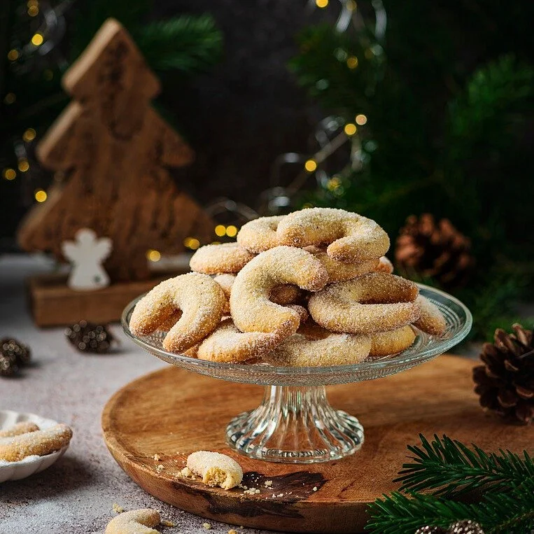 ✨Day 23 of 24 days of Holiday Cookies! ✨
📷114238577 &copy;StockFood/Sarah Helmanseder
#linesangles #stockphotography #imagelicensing #artbuyer #holidaycookie #christmascookie