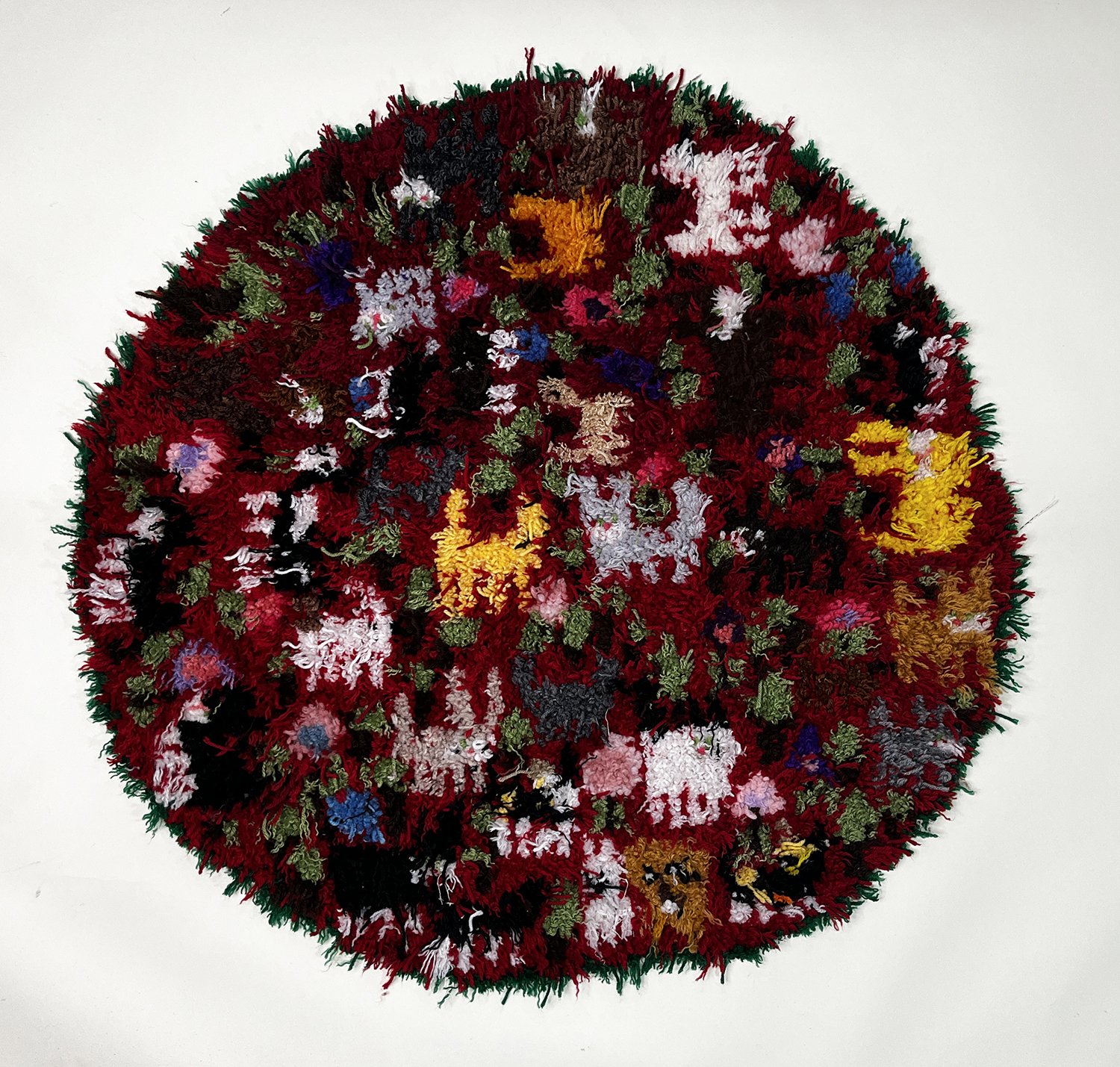 Dede Decker / Untitled / 2023 / latch hook / 36” diameter