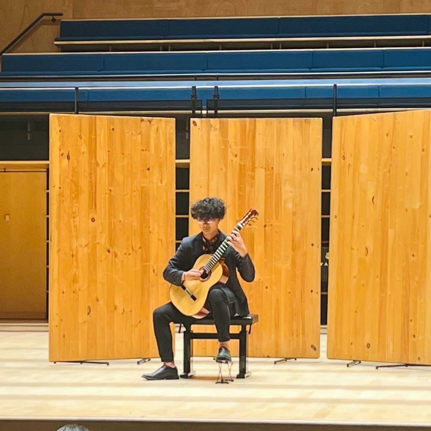 Congrats to our graduate student @kyle.khembo for winning 1st prize at the Domaine Forget de Charlevoix 2024 Guitar Competition in Qu&eacute;bec! 

@domaineforgetacademie 
~
~
~
~
 @uwmilwaukee @uwmpsoa #music #musician #classical music #guitar #clas