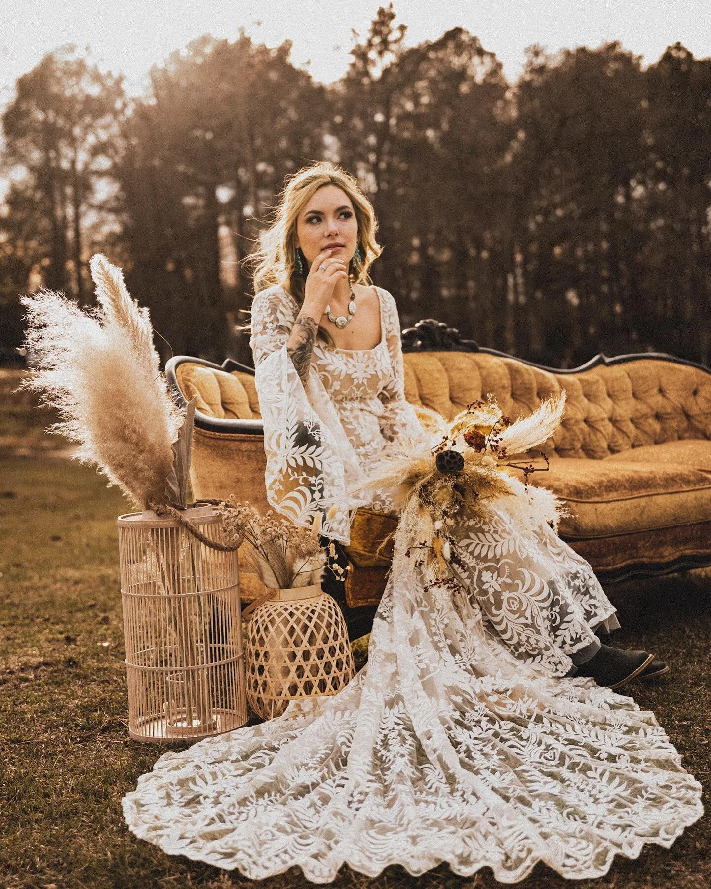 had to show off the dress of course ✨

hosts: @kristin.mariephotography @syrene.photography 
venue: @silk.purse.farm 
model: @reagansbolger 
dress: @rawgoldenrentals 
makeup: @sarastudio.mua 
hair: @mylittlehairstudio 
florals: @newlandweddings 
couc
