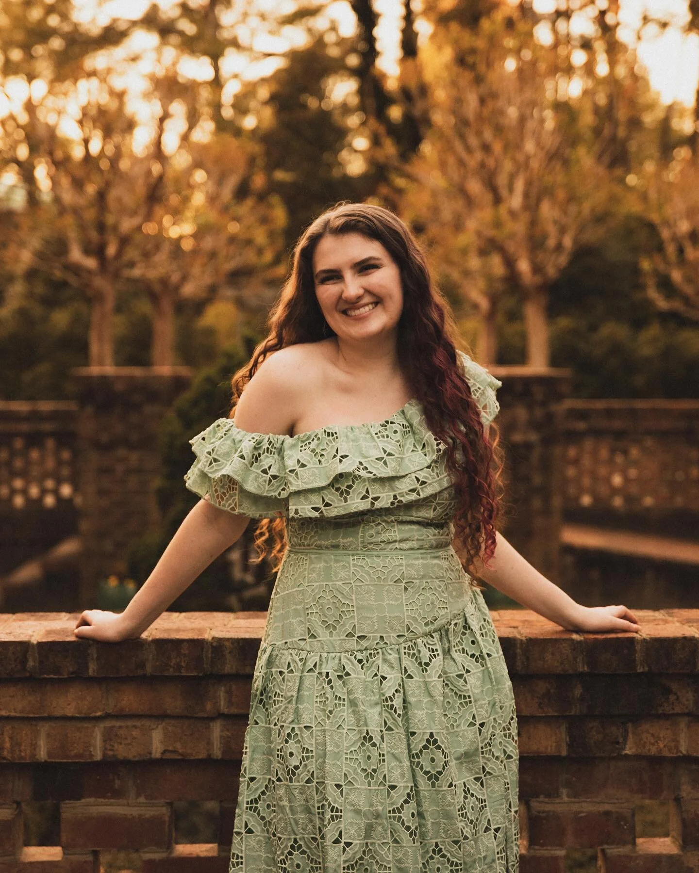 late night post because i&rsquo;ve been slacking on sharing my sessions lately 💤

zoe was such an amazing senior to work with- she really had a vision for what she wanted her session to be like. 
we went to two very different locations, she brought 