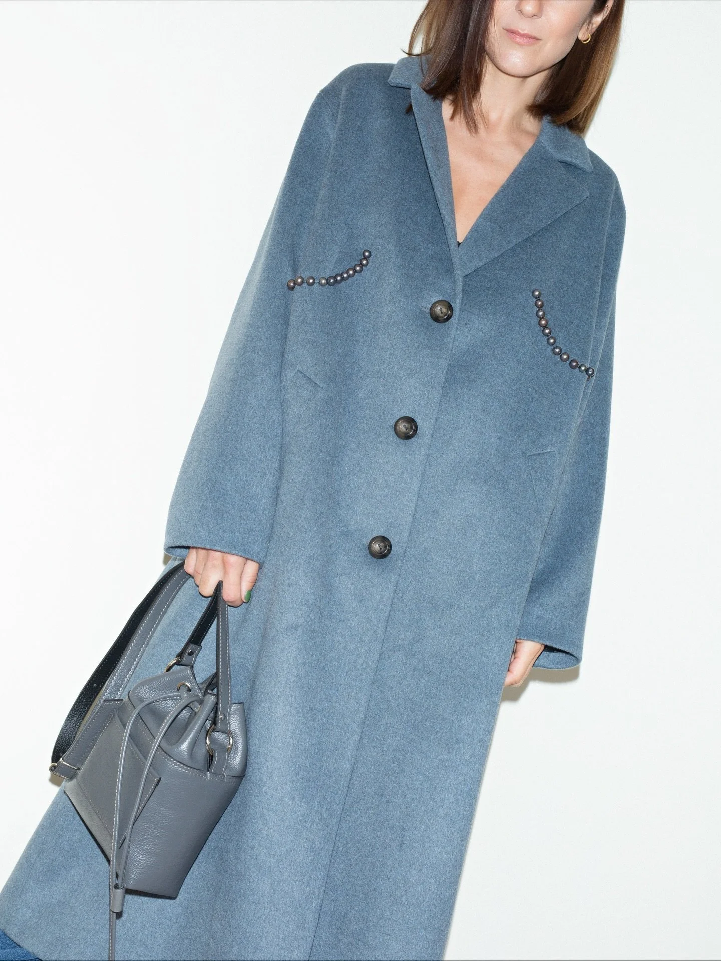 KARDASH cashmere coat with hand-embroidered pearl bra line.
Quiet luxury for the cold season.

kardash.co