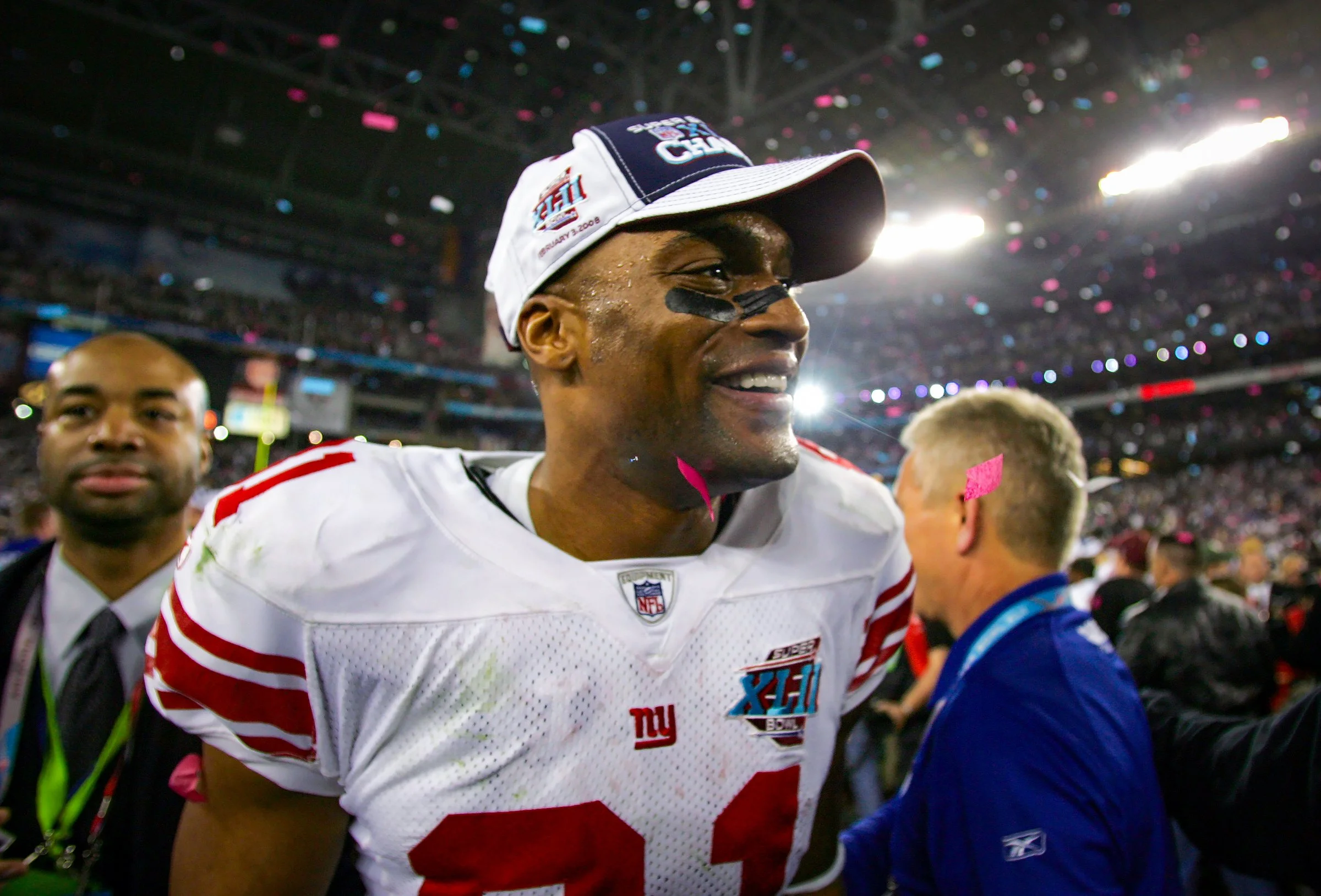 Giants player Amani Toomer celebrates victory.