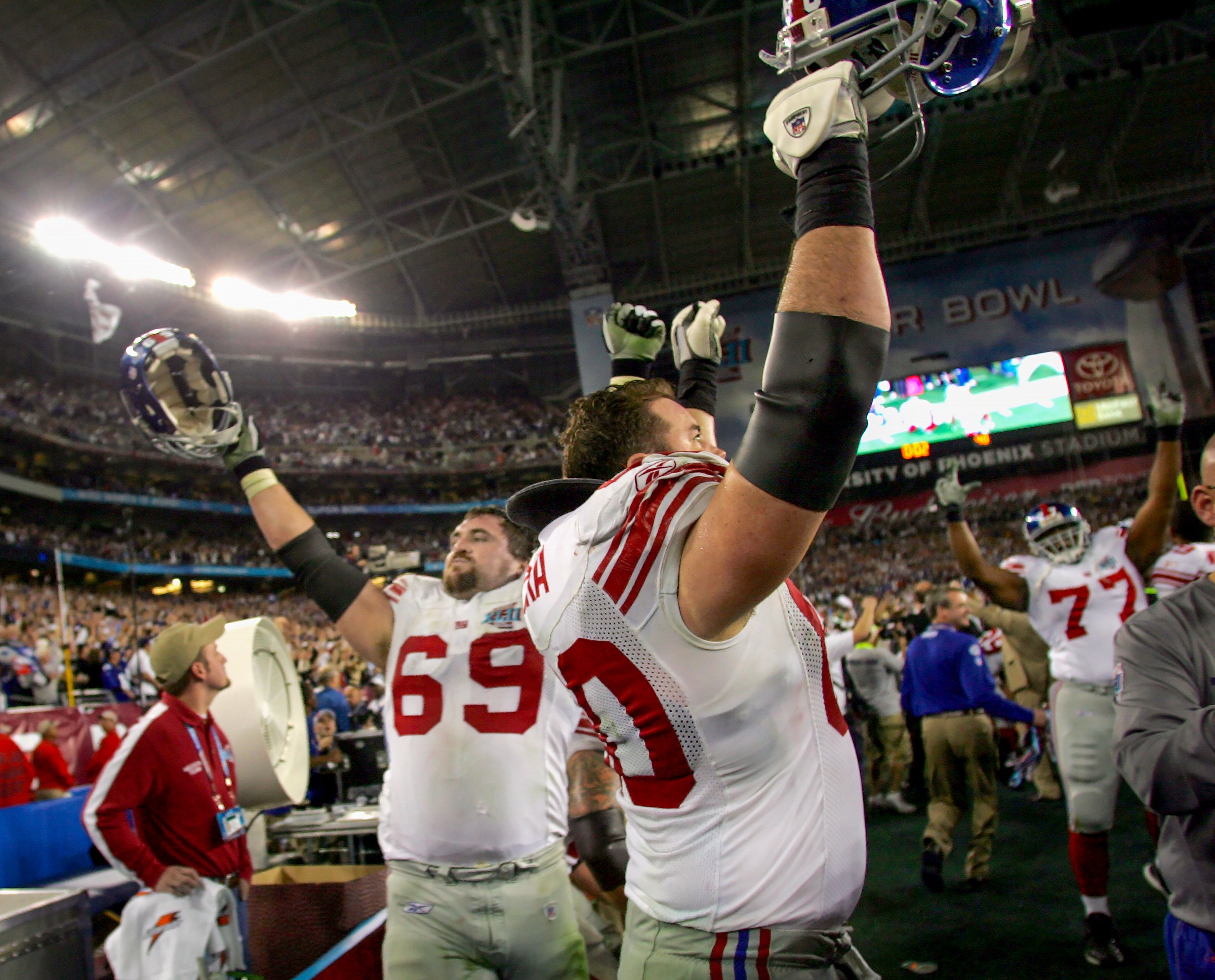 Giants offensive line players celebrate as the final second countdown, after the Giants take a 17-14 lead
