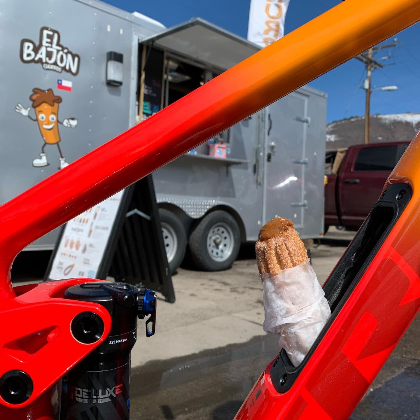 Post-ride churro? You can pack enough dulce de leche filled churros in the @trekbikes BITS downtube storage for the whole crew. 3 hours left to come get some from @elbajonchurros !