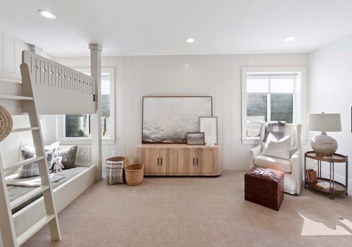 This room from house #3 at @uvparade made us feel so warm, welcome, and peaceful! This is where we will be hiding out when all the kiddos come for the 4th😉