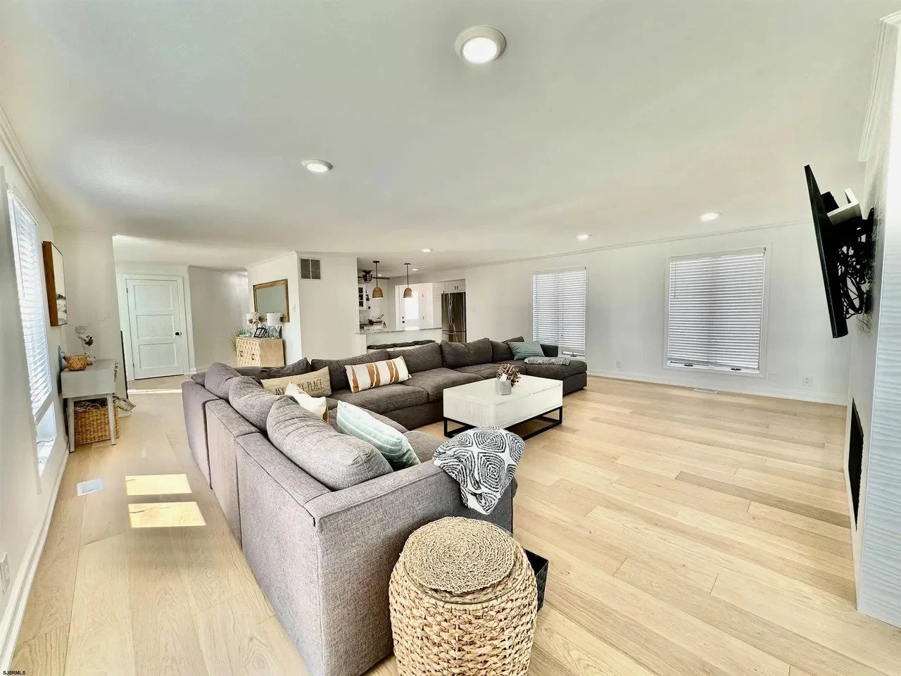 2101 - Didomenico Residence - View 21.jpg