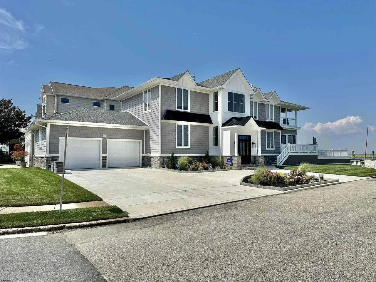 2101 - Didomenico Residence - View 10.jpg