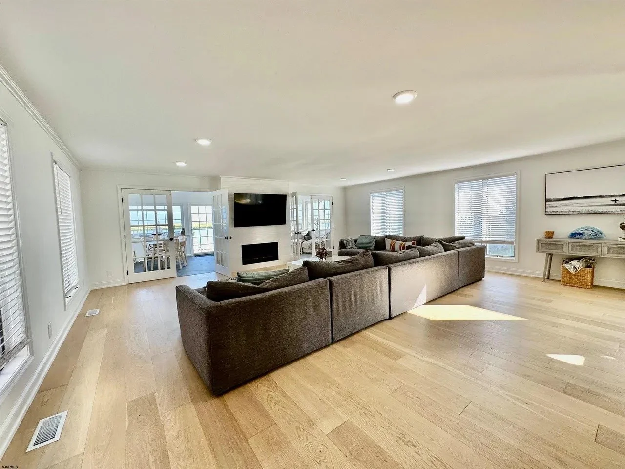 2101 - Didomenico Residence - View 20.jpg