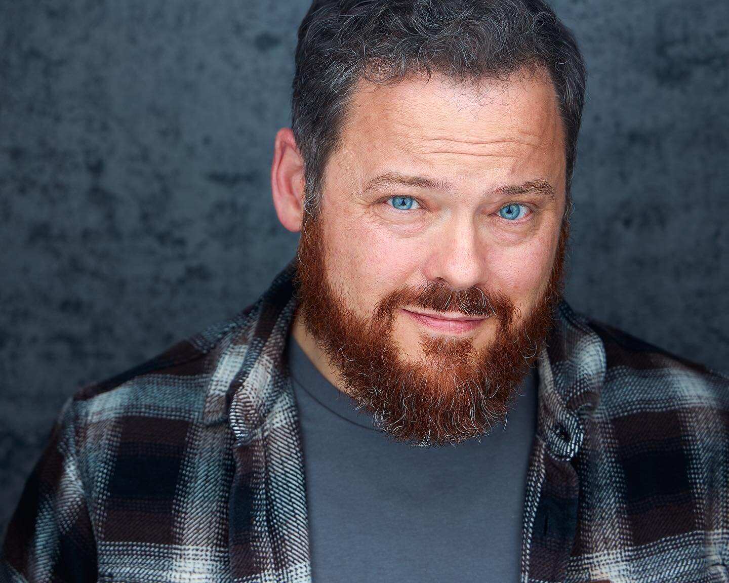 We got @stvdel giving all the gentle lumberjack vibes!! And in the ones with the hat he&rsquo;s giving me the young Mr French from the Departed prequel series that I never knew I needed until right now!!! 
.
.
.
#actor #headshots #headshotsession #he