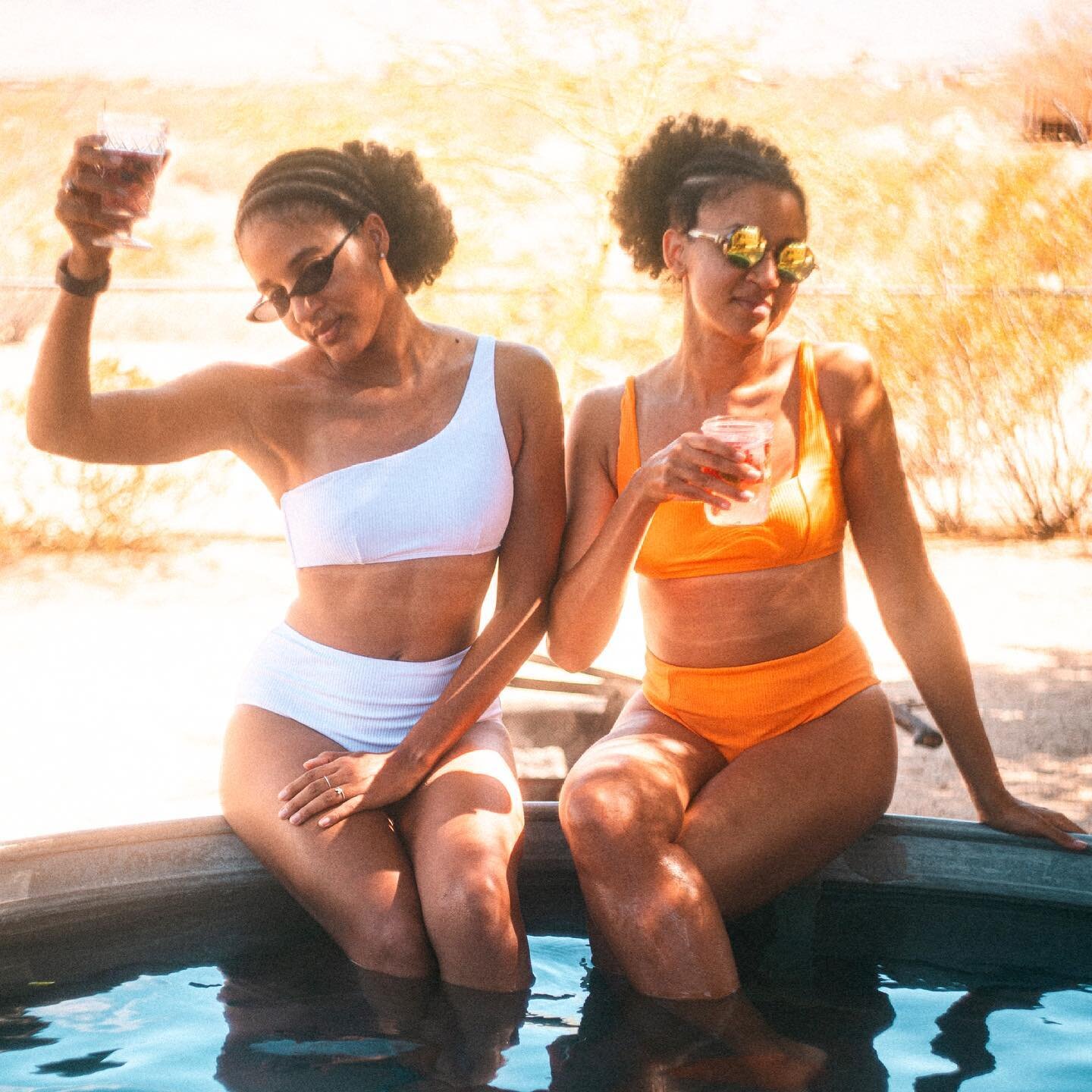 🥂Cheers to the weekend and some fun in the sun 🥂

Can you believe it&rsquo;s midsummer ☀️? Looking for a fun, classic, comfy bikini? Thank you @andieswim for these cute bikinis that are perfect for all body types 👙. @andieswim featured the Black S