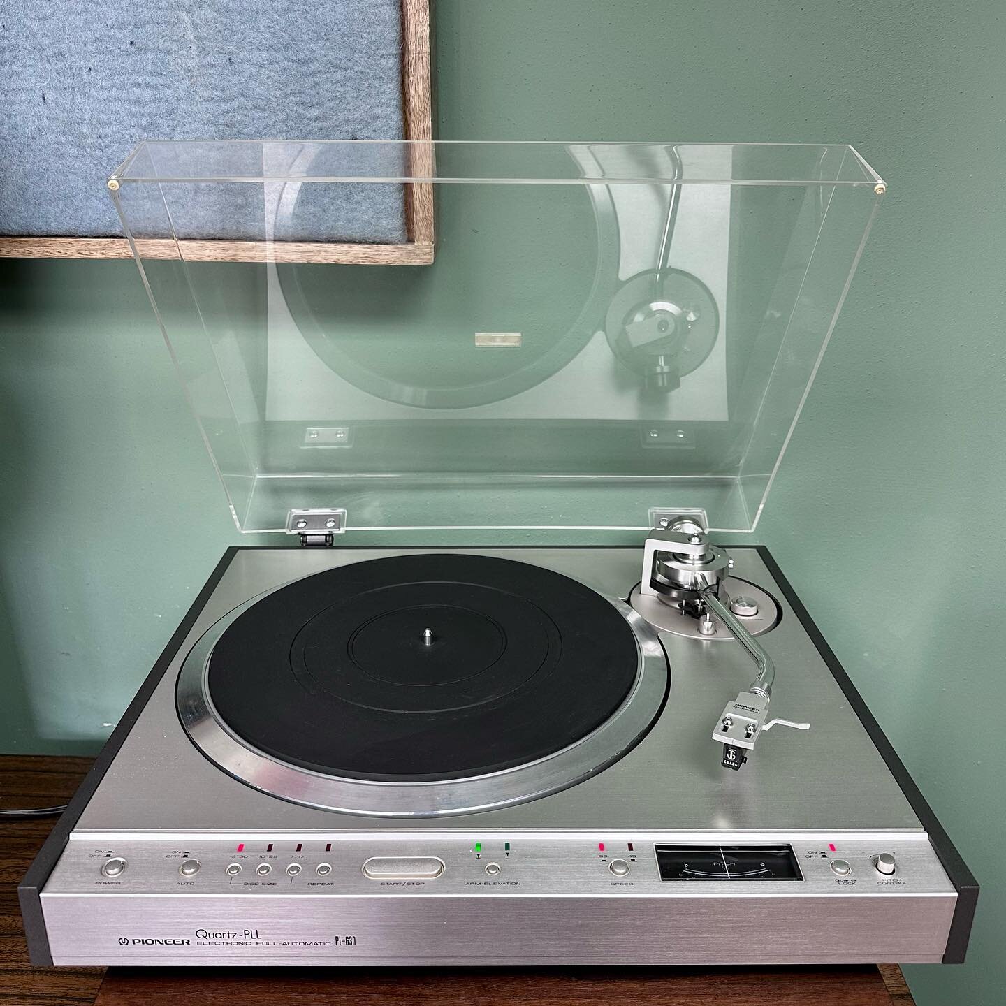 [AVAILABLE] When Pioneer put out the &ldquo;80&rdquo; series of receivers (SX-780, SX-980, SX-1280 etc.) they also released several turntables to compliment that new line. The top of the line offering of those turntables was todays piece, the Pioneer