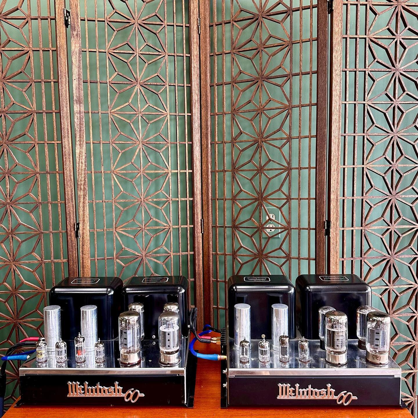 [AVAILABLE] Today it&rsquo;s time for some &ldquo;holy grail&rdquo; level vintage audio! 🤯
These McIntosh MC60 monoblocks were completely restored by Classic Tube Audio in Oregon (one of the most well respected McIntosh specialists in the US) and in
