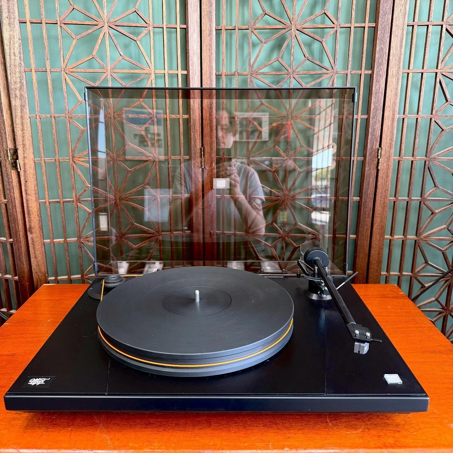 [AVAILABLE] Today we offer a like-new audiophile grade turntable from Mobile Fidelity. This Ultradeck is their flagship model and includes the MasterTracker cartridge (a $799 value.) 
Manufactured in the US, the Ultradeck features a 10&quot; tonearm,