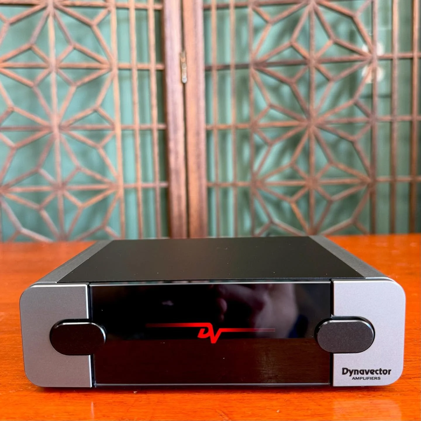 [AVAILABLE] For those of you looking to upgrade your turntable sound this Dynavector P75 mk4 phono preamp is your ticket.
This phono preamp is compatible with both MM and MC cartridges and is a great way to upgrade the sound from a typical phono prea