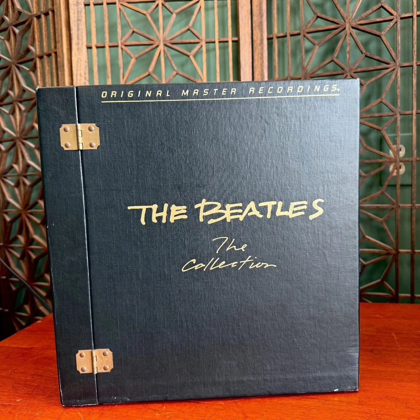 [AVAILABLE] Today we offer something slightly different than our usual hardware selection. This is The Beatles Mobile Fidelity box set collection. Released in 1982 this box set features all 14 Beatles albums from &quot;Please Please Me&quot; to &quot