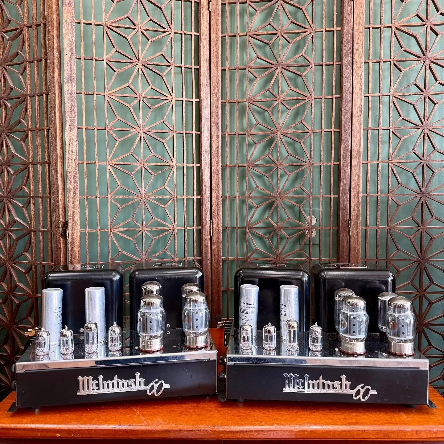 [AVAILABLE] Today it&rsquo;s time for some &ldquo;holy grail&rdquo; level vintage audio -- the McIntosh MC60 mono blocks! 🤯
At 60 watts per channel these beefy boys will power most any speakers with ease at 4, 8, or 16 ohms.
As a preamplifier we&rsq