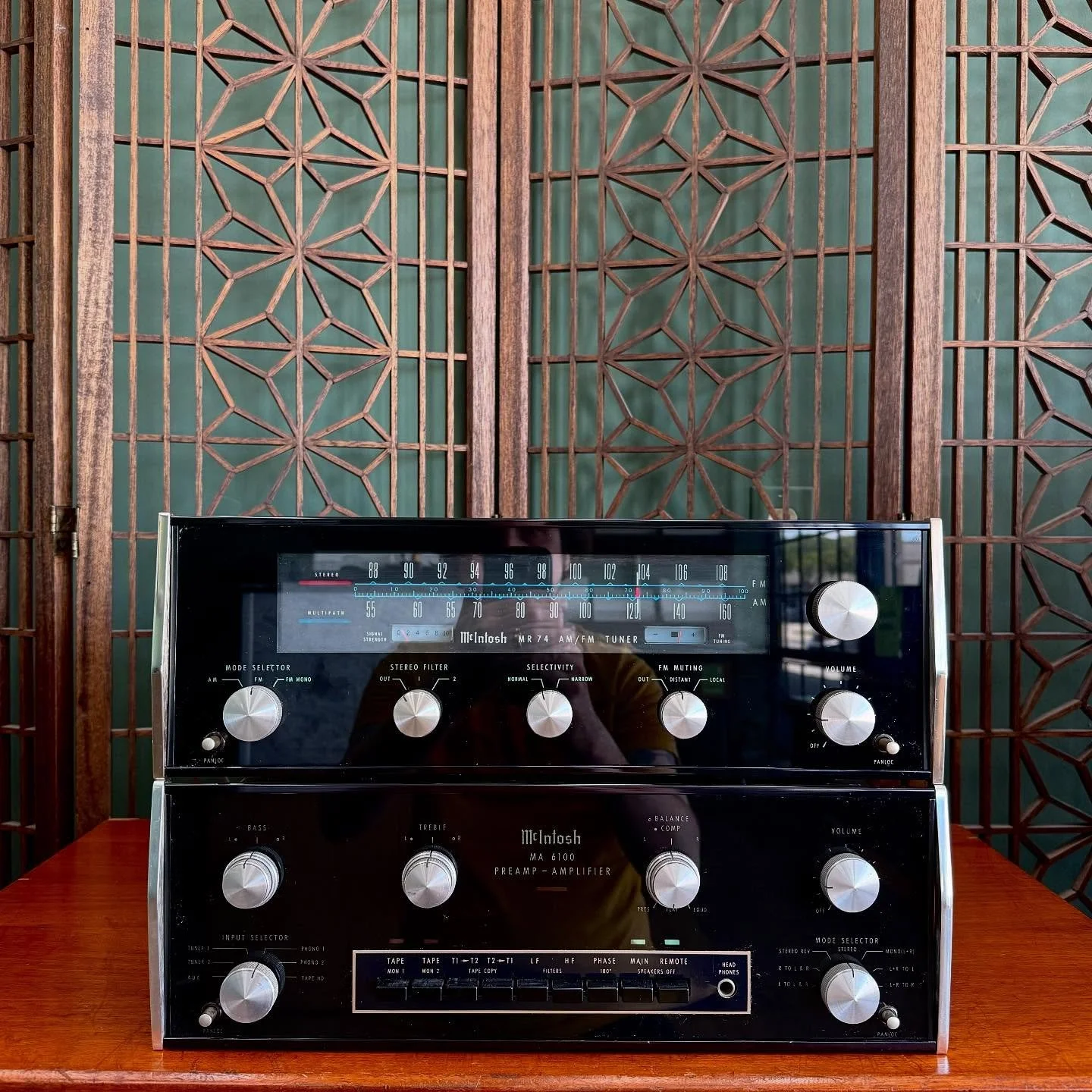 [AVAILABLE] In the world of vintage and high-end audio, potentially no name is more instantly recognizable than McIntosh&hellip;and for good reason. Hand built at their factory in New York, McIntosh products represent the apex of quality and design.

