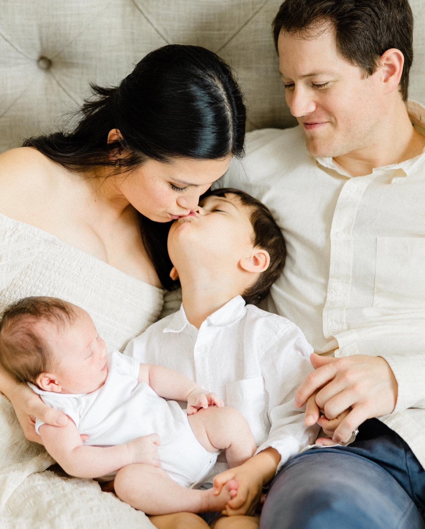 The absolute sweetest sneak peek for this beautiful family of four! 🤍