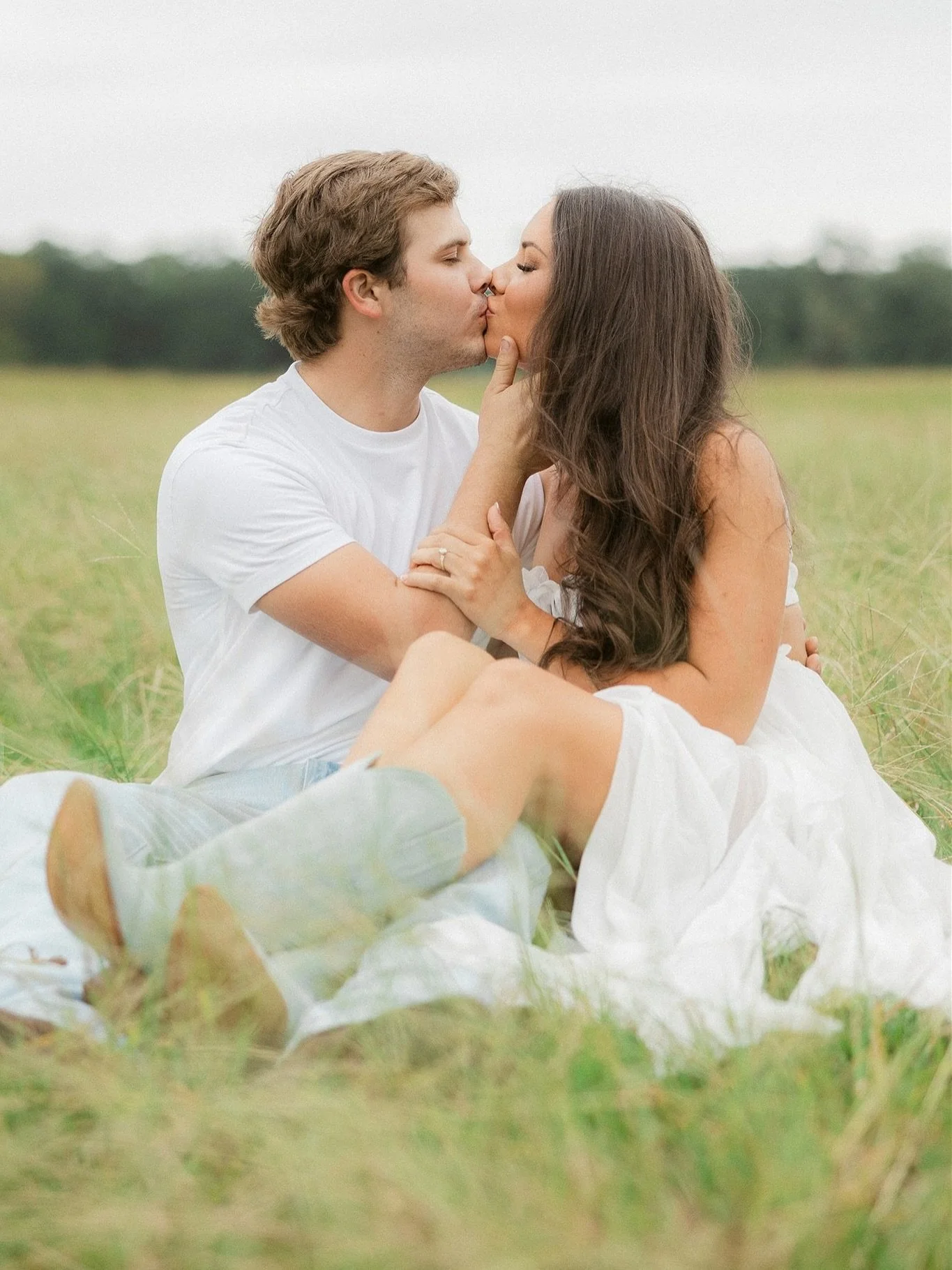 Not sure anyone could be as stunning in a t shirt and jeans like @ansleyadamss ✨

Can&rsquo;t wait to celebrate these 2 next May! 🥂