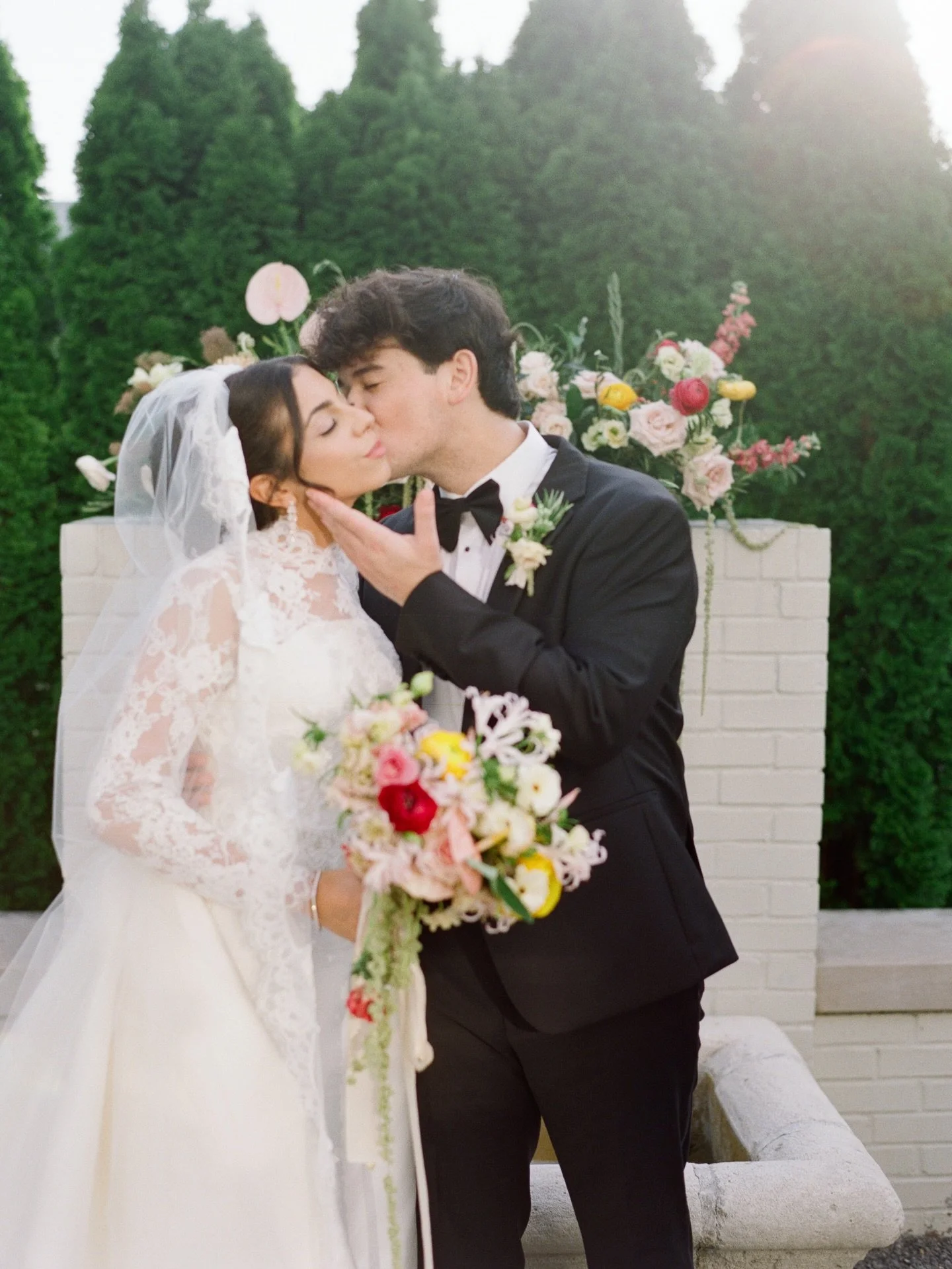Something about impromptu kisses on wedding days, especially on film ✨