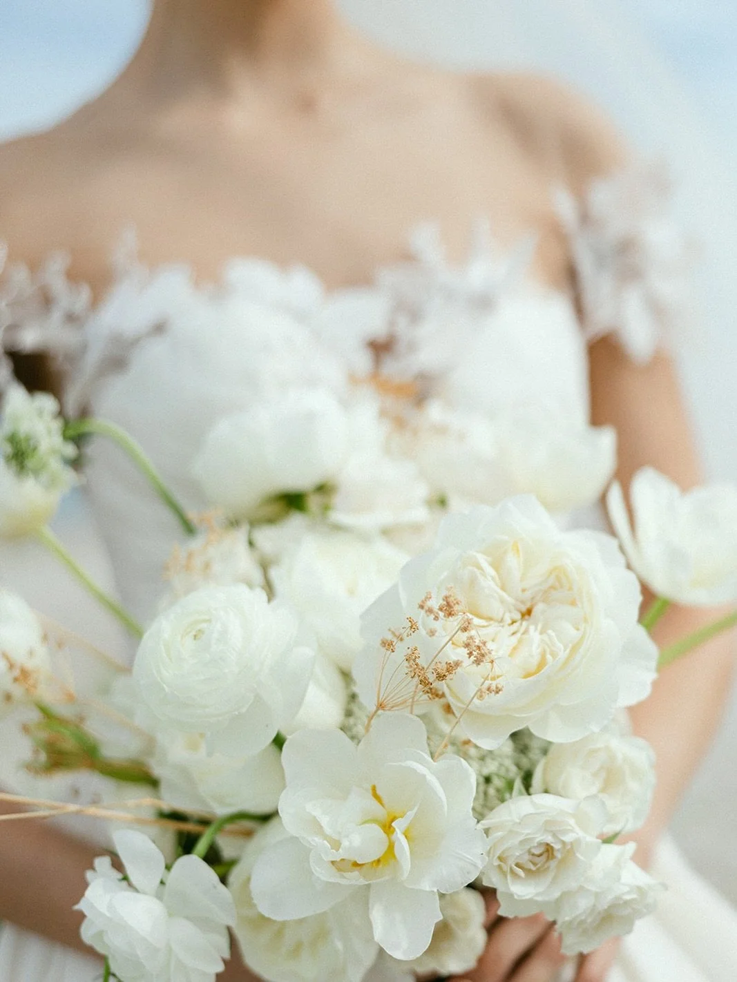 Some of my favorite floral trends over the years! I love both bold colors and timeless simplicity ✨