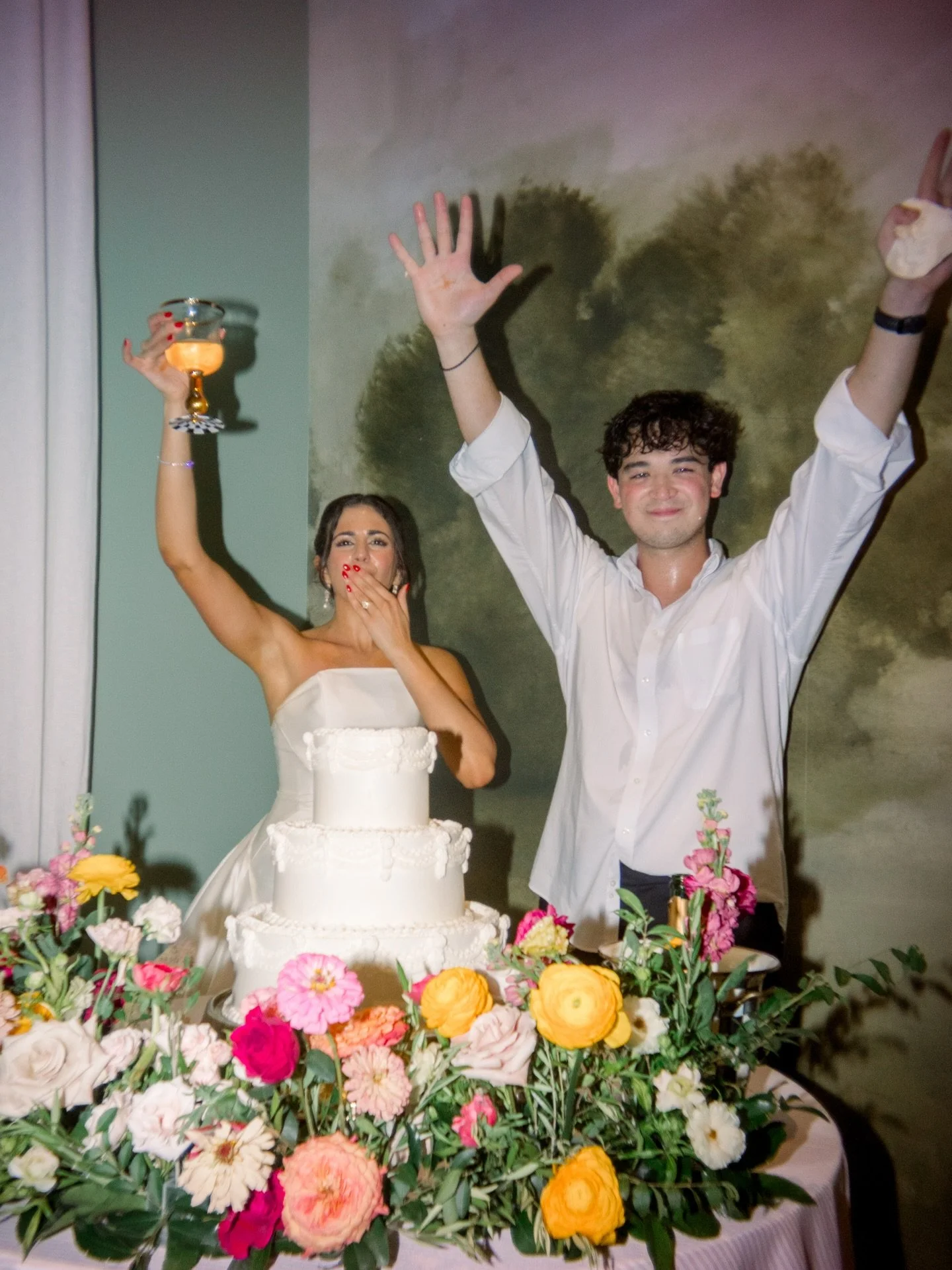 This cake cutting scene and every little detail from this special day live totally rent free in my memories. I always love seeing couples fully embrace the moment on their wedding day! 

Also I&rsquo;m a huge fan of red nails for brides. ❤️