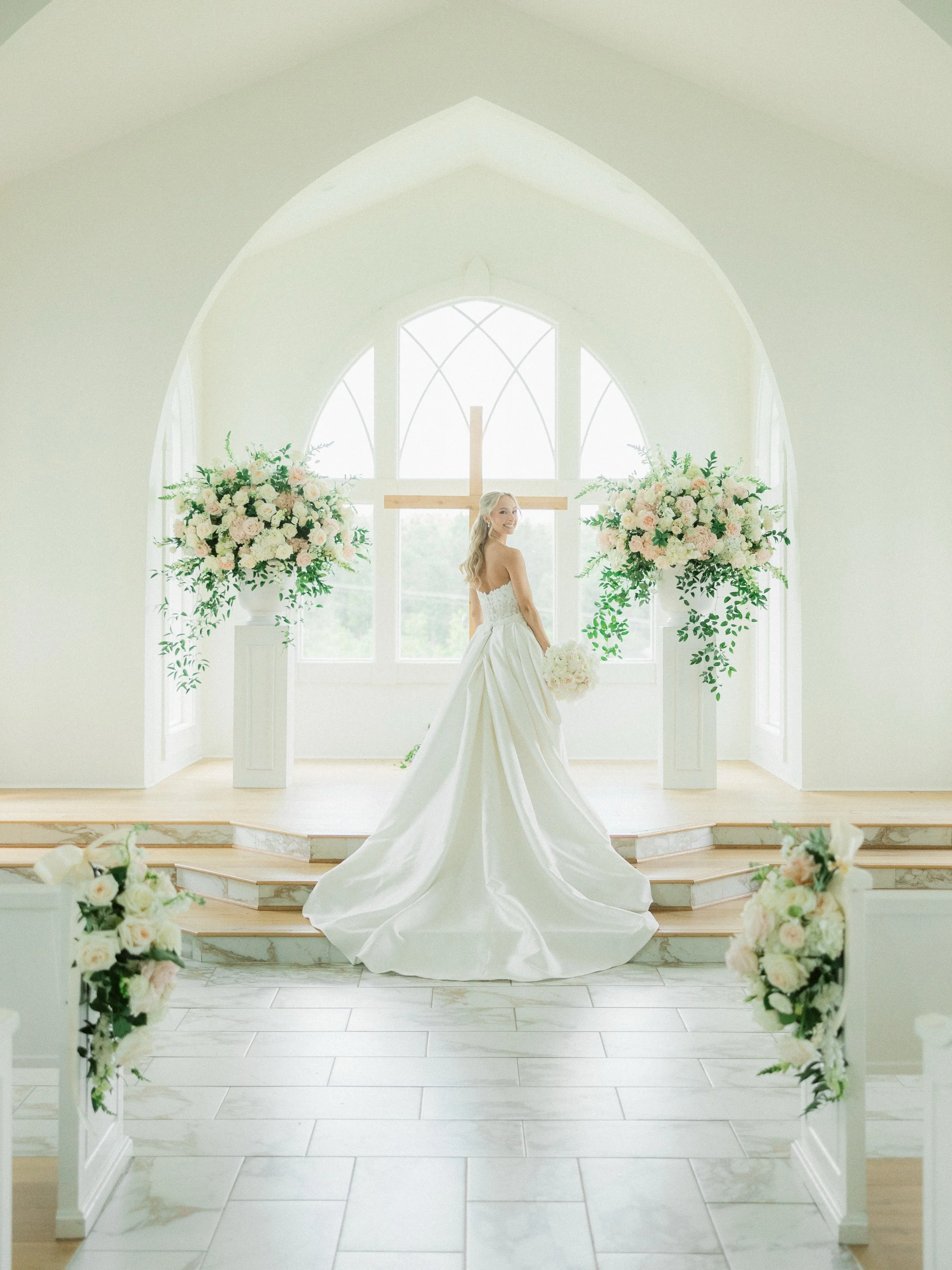 The most intentional dream of a wedding day! 🥂

Vendors:
Venue- @castlehilloxford 
Photography- @olivia_jones_photography 
HMUA- @amandakentbeauty
Florist-@deedrastonedesigns designs
Artwork- @MadebyMadelaine
Stationary printing-@Amandalnk
Cake- @cr