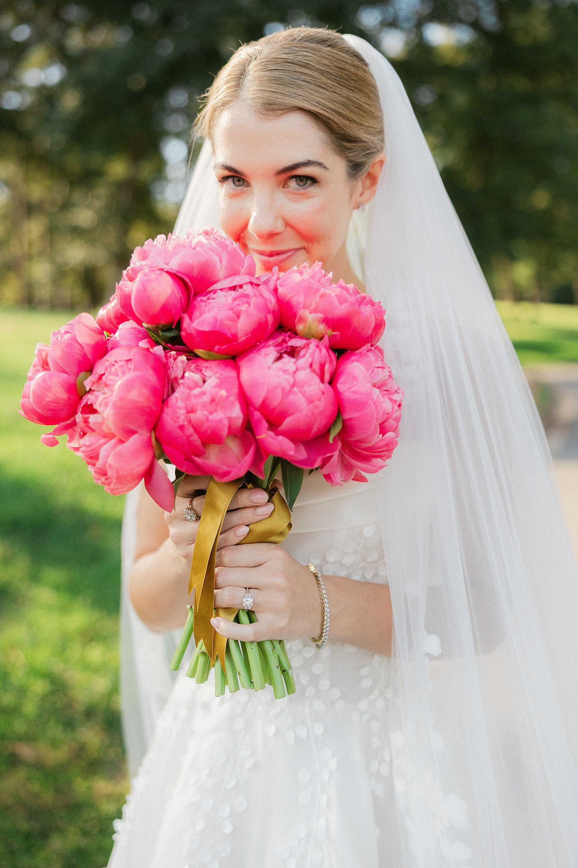 Chartreuseandpinkcountryclubwedding3.jpg