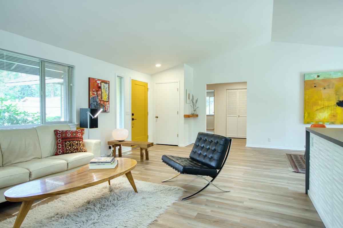 Living room toward front door.jpeg