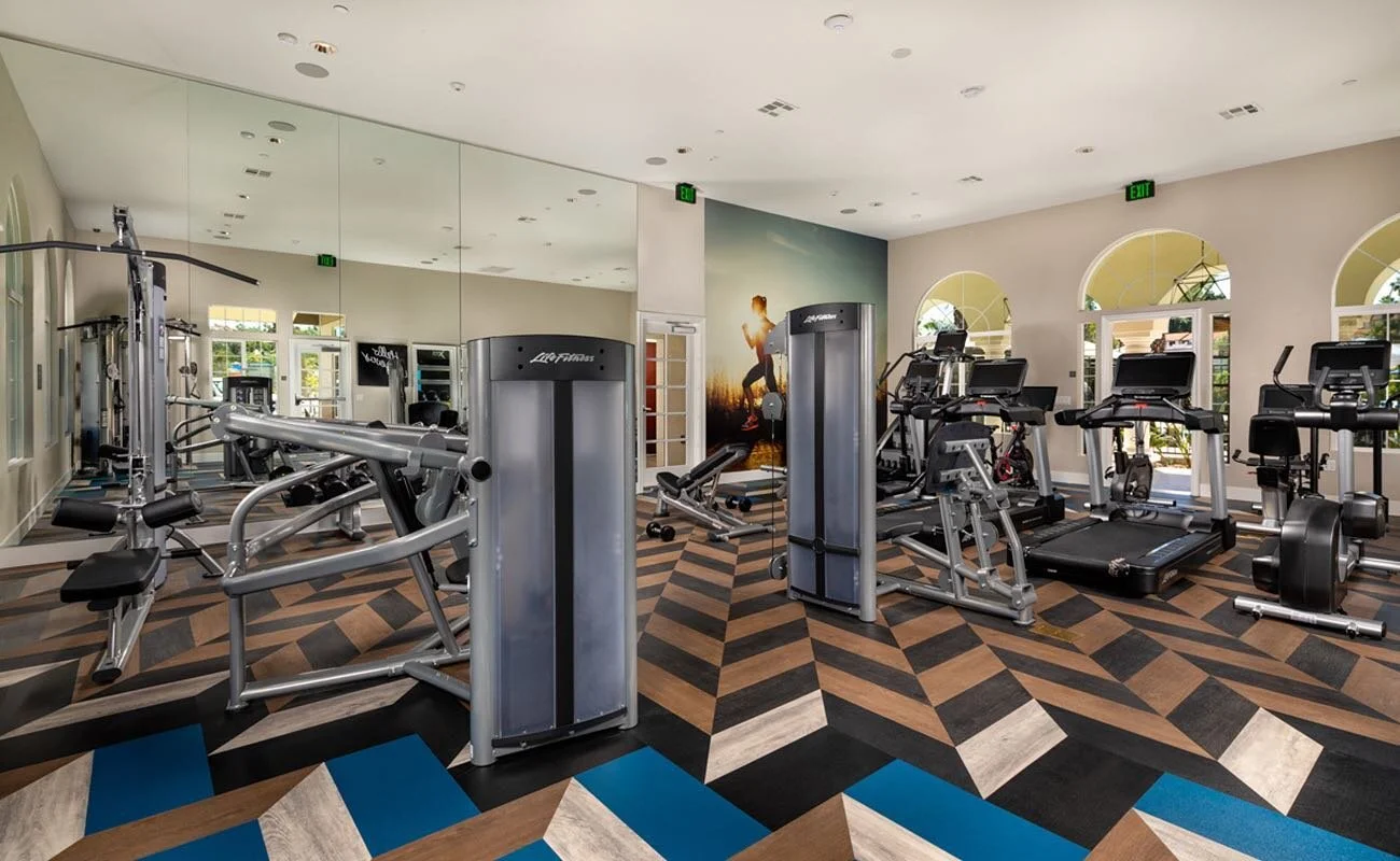 Facets are such a great impact to create movement and energy. Check out this fitness center. (A project collab by ZMD. Photography by developer). #multifamilydesign #interiordesign #interiordesigner