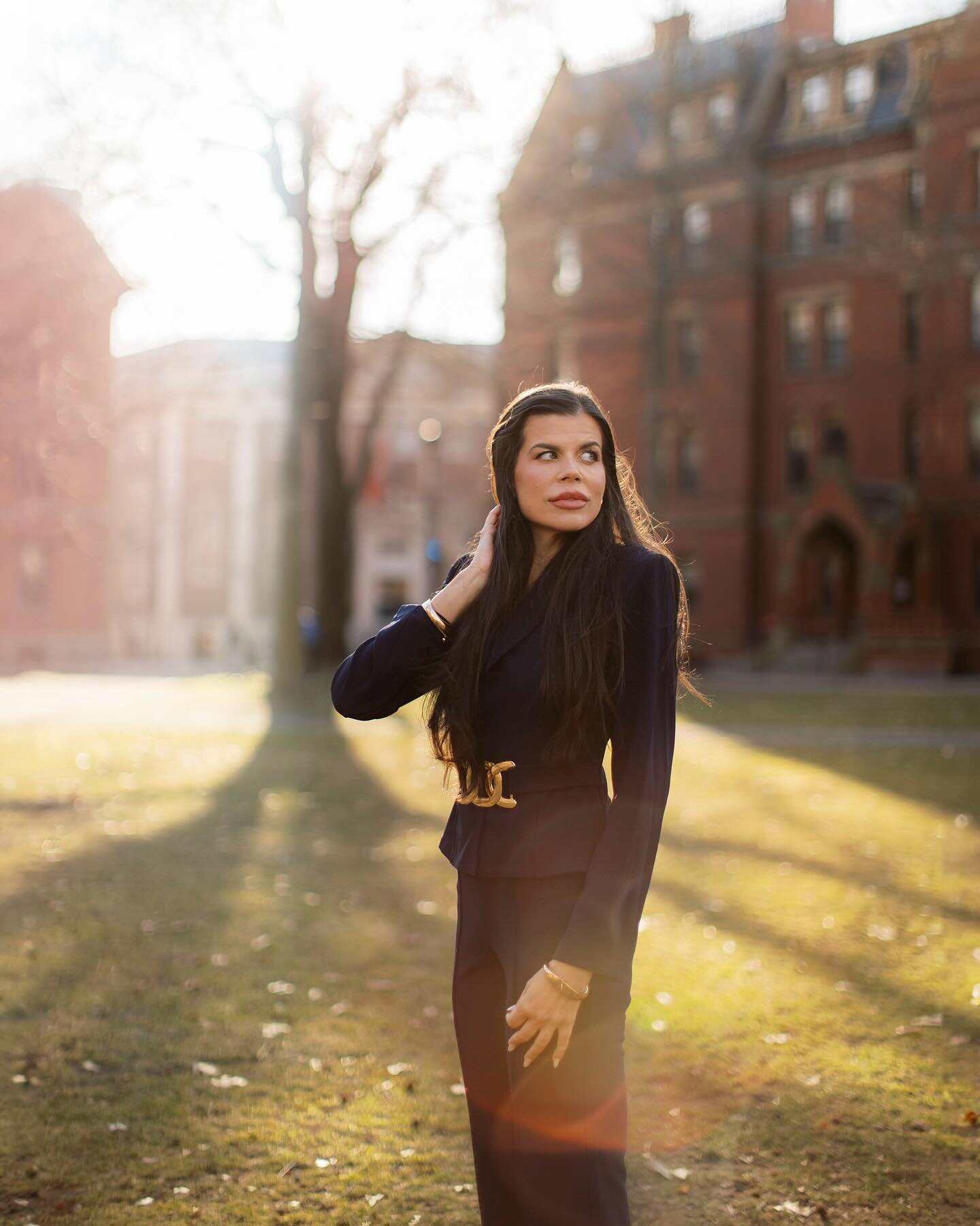 Last month, I met Anna at Harvard for some grad portraits (which is not something I typically do in February, but nonetheless it was a lovely shoot)! ☺️ 

After Anna spoke at a conference held at Harvard, we made sure to stop by the iconic spots on c