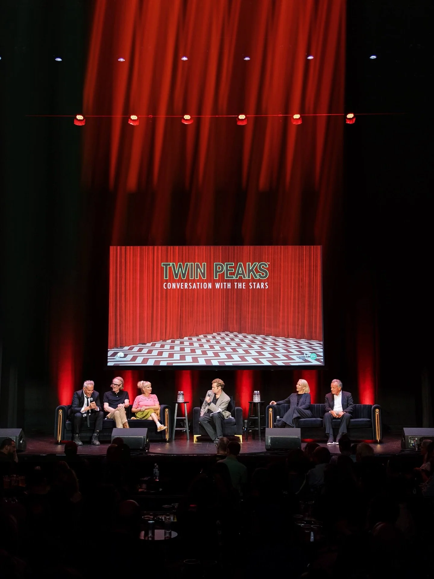So cool and such an honor to photograph the @TwinPeaks Conversation With The Stars Tour at @TheWilbur! ❤️&zwj;🔥🌲🦉☕️ &mdash; for @NewEnglandSounds 

The tour is reuniting select cast and crew members of the hit television series to share behind-the